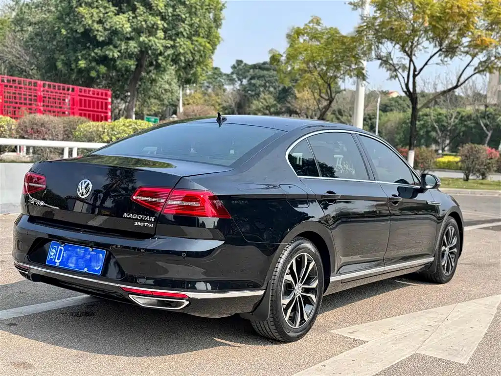 VOLKSWAGEN MAGOTAN 2018