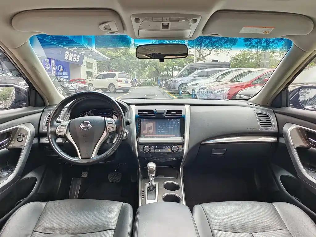 NISSAN TEANA 2015
