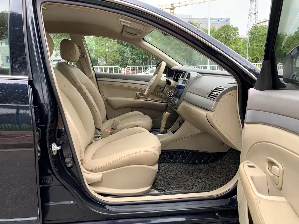 NISSAN SYLPHY 2013