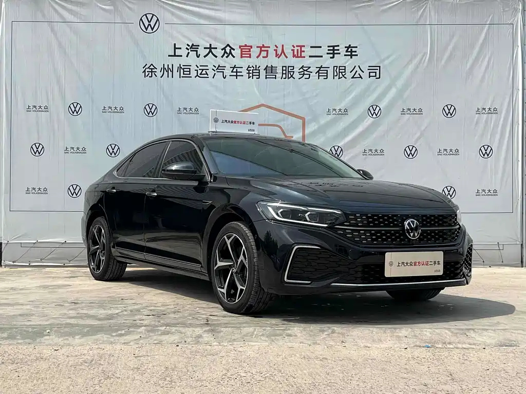 VOLKSWAGEN PASSAT 2023