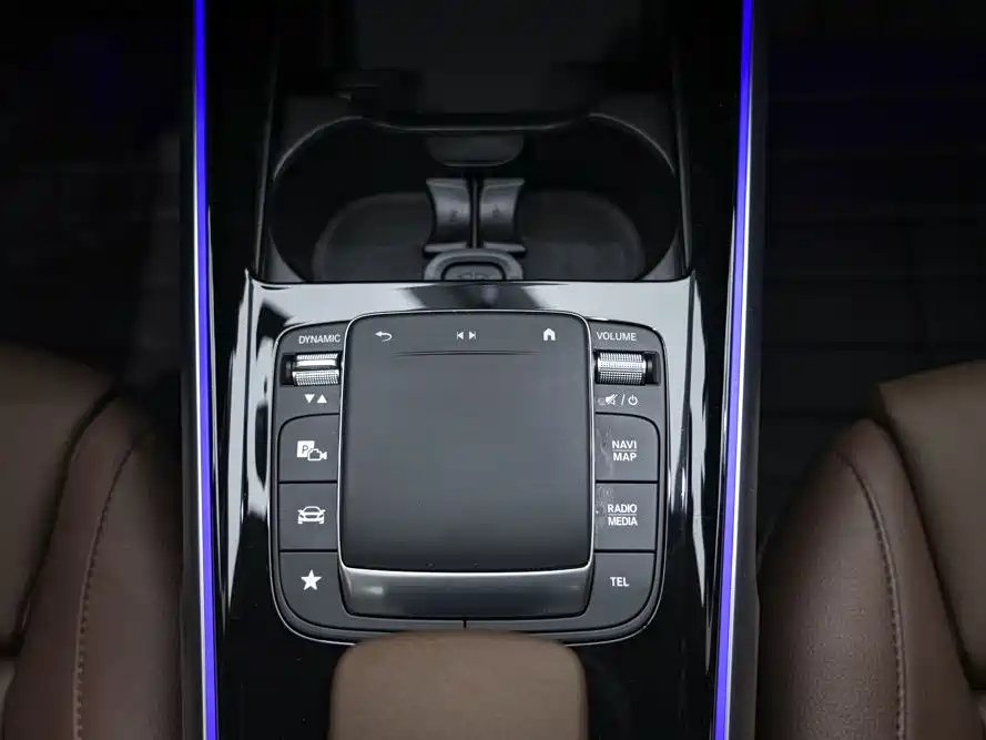 MERCEDES BENZ GLB 2023
