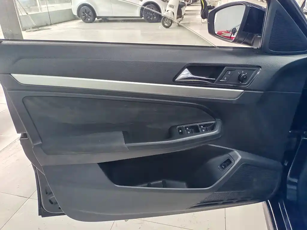 VOLKSWAGEN LAVIDA 2018