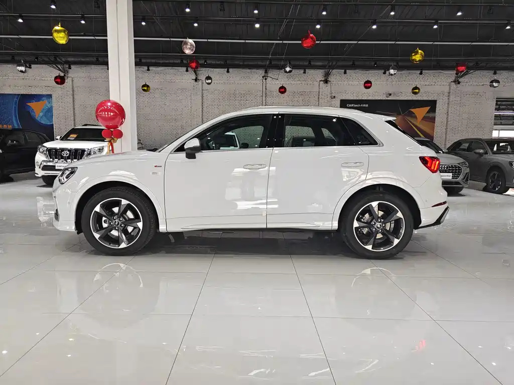 AUDI Q3 2024