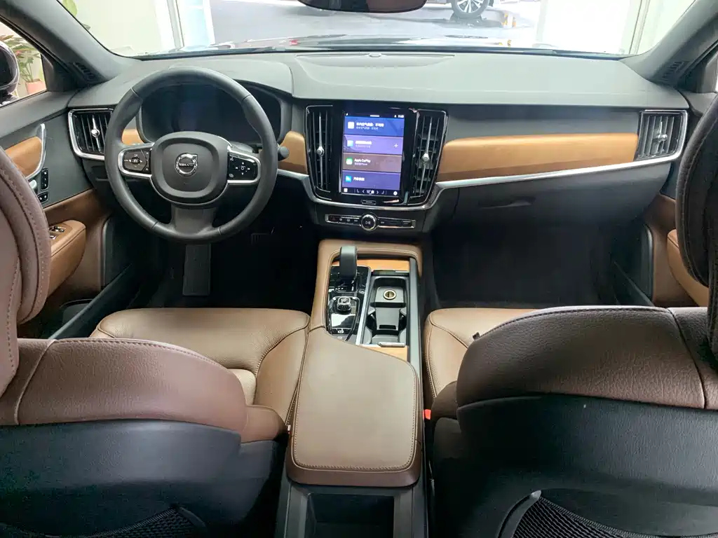 VOLVO S90 2023