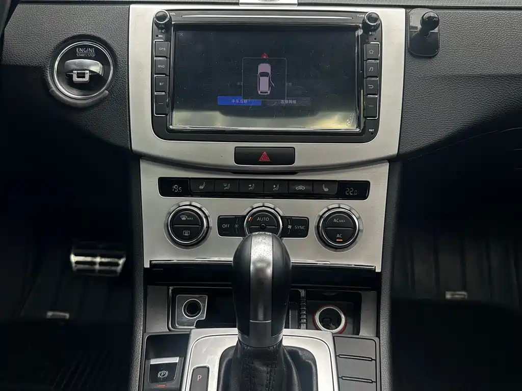 VOLKSWAGEN MAGOTAN 2012