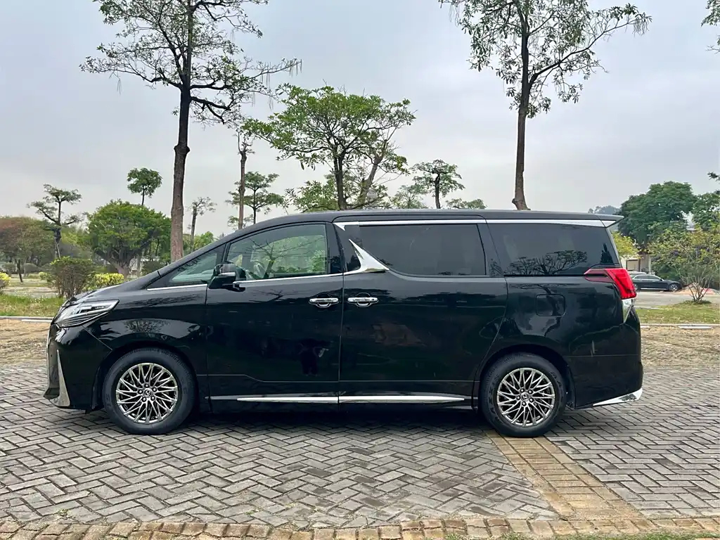 TOYOTA ALPHARD 2018