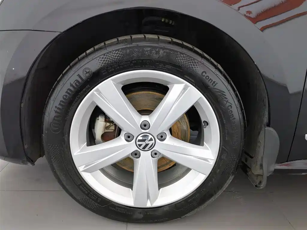 VOLKSWAGEN PASSAT 2014