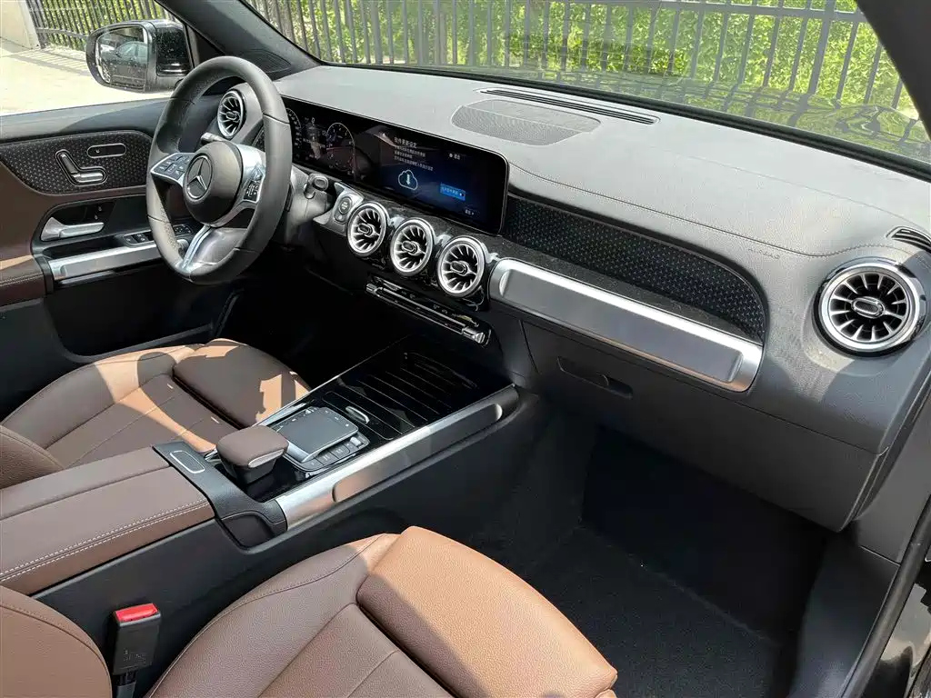 MERCEDES BENZ GLB 2024