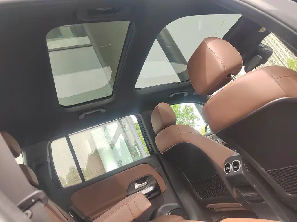MERCEDES BENZ GLB 2024