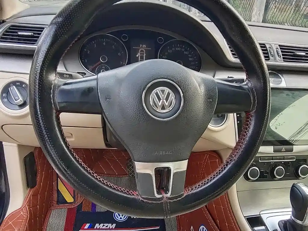 VOLKSWAGEN MAGOTAN 2012