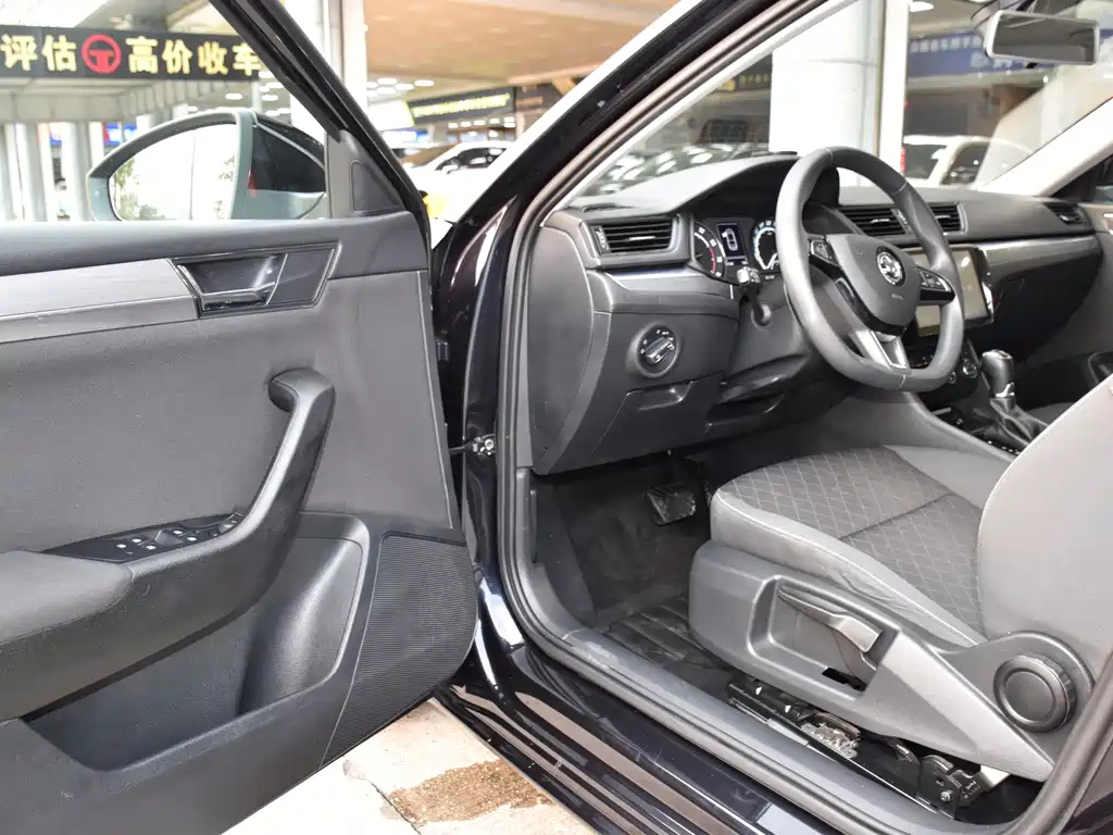 SKODA SUPERB 2020