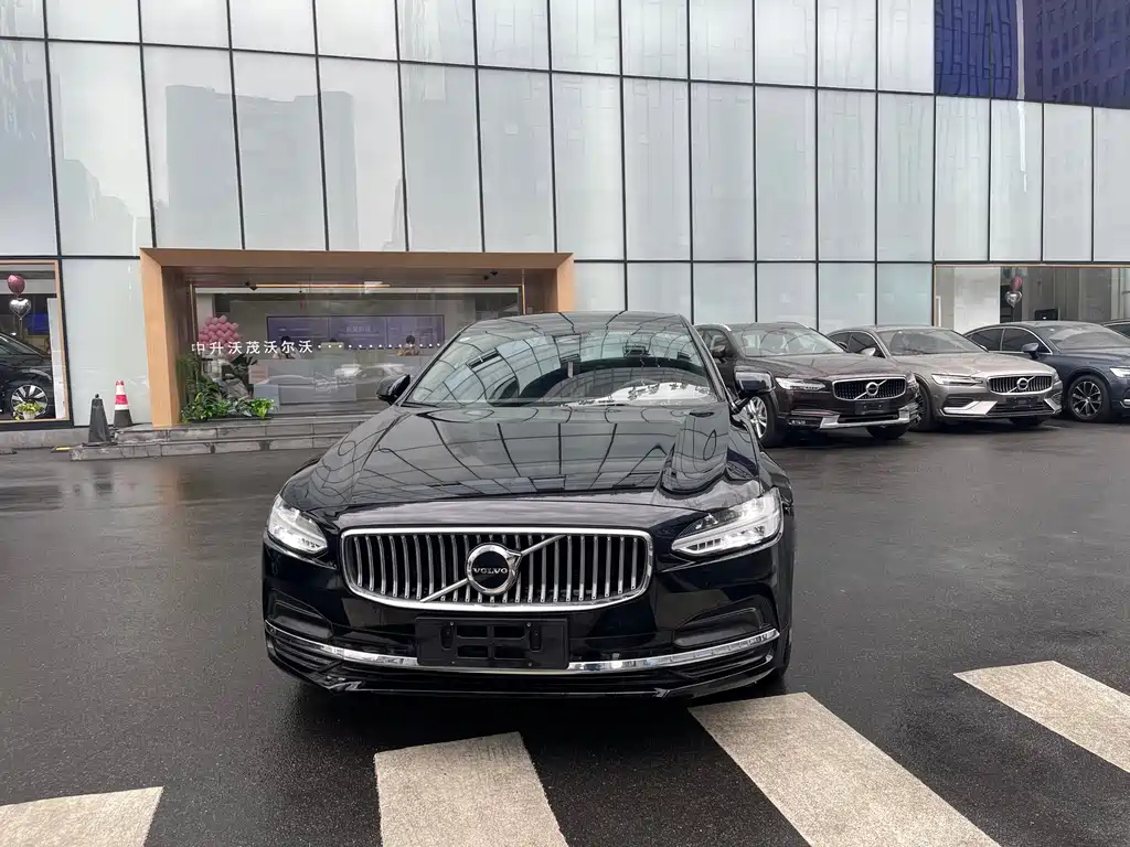 VOLVO S90 2023