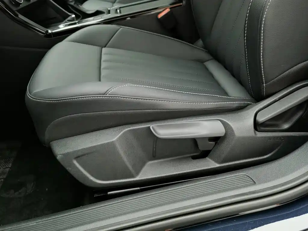 VOLKSWAGEN PASSAT 2022