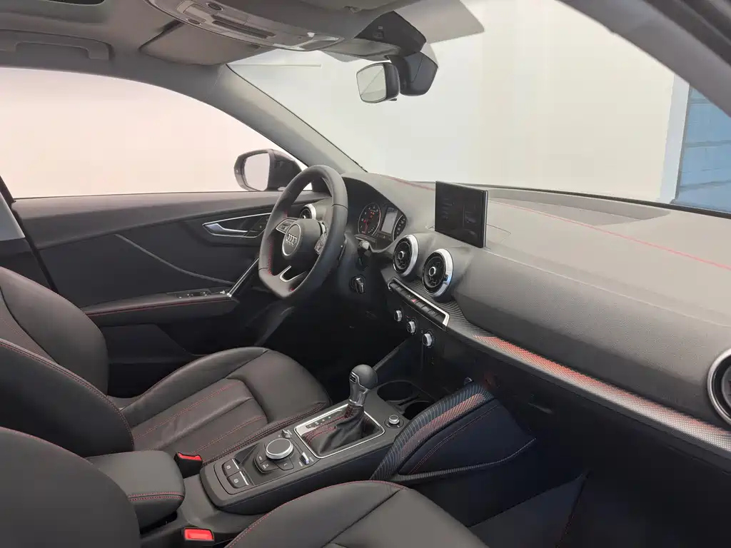 AUDI Q2L 2024