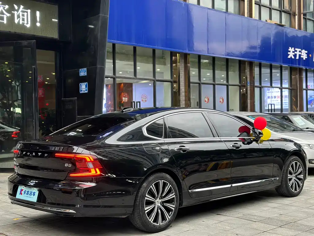 VOLVO S90 2021