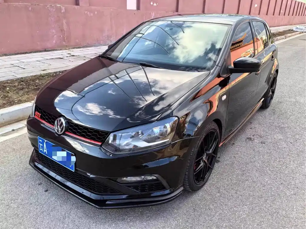 VOLKSWAGEN POLO 2015