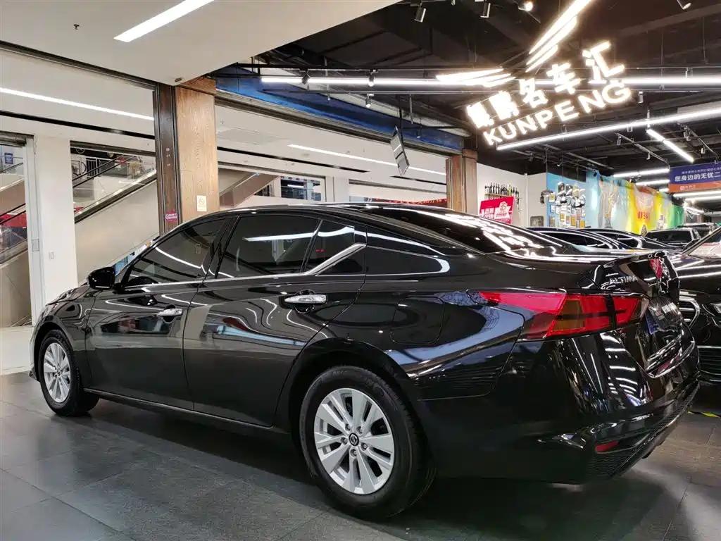 NISSAN TEANA 2020