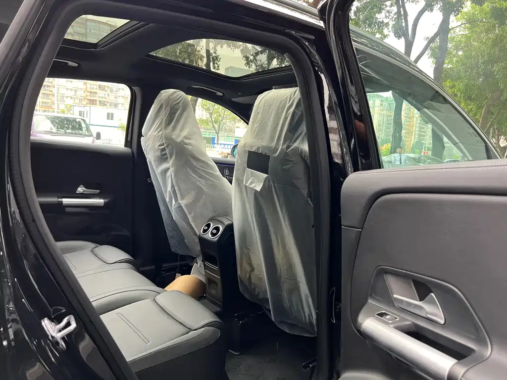 MERCEDES BENZ GLA 2024