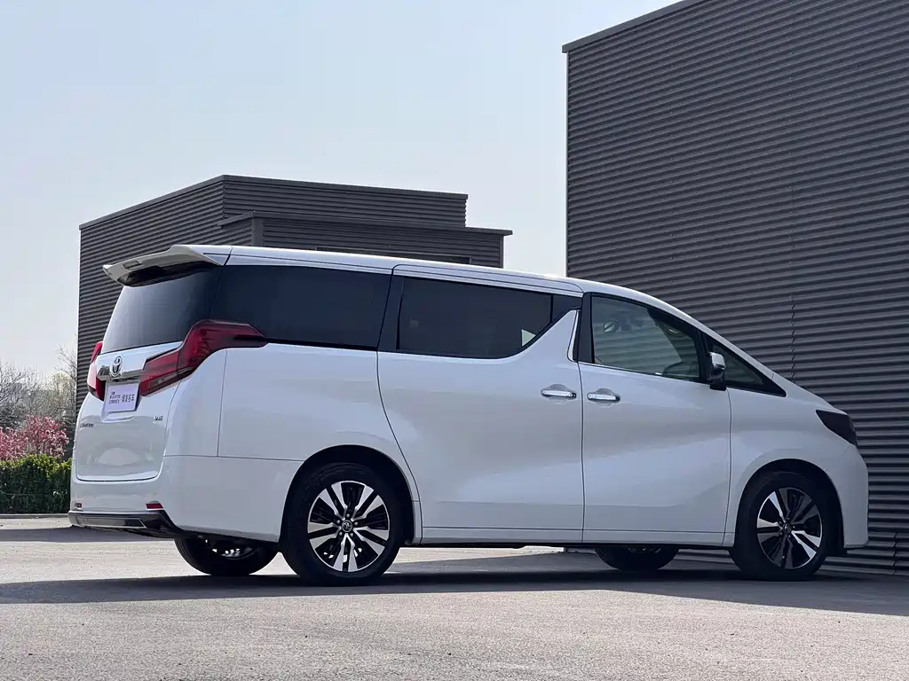TOYOTA ALPHARD 2018