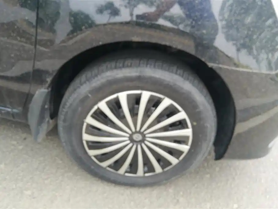 NISSAN LIVINA 2016