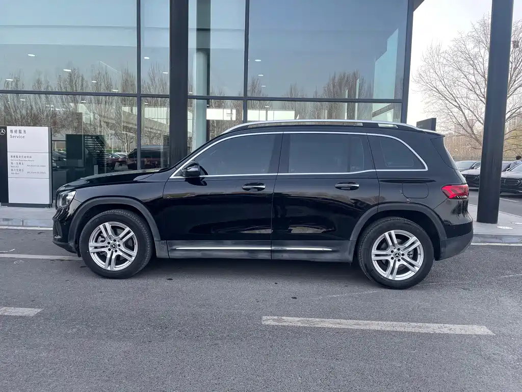 MERCEDES BENZ GLB 2023