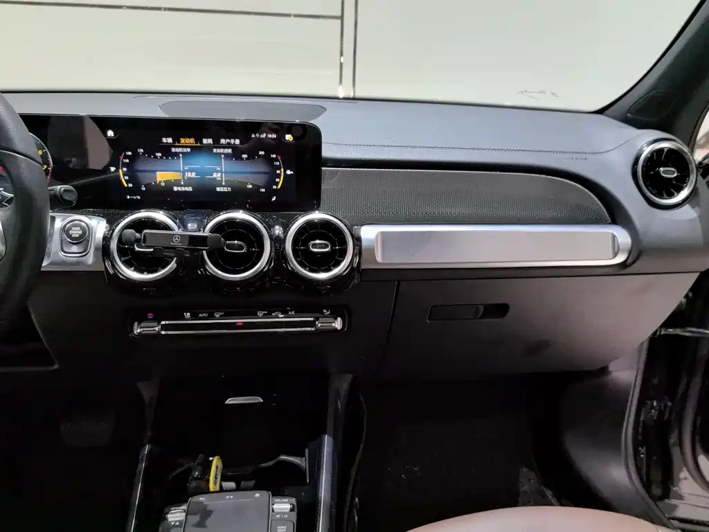 MERCEDES BENZ GLB 2023