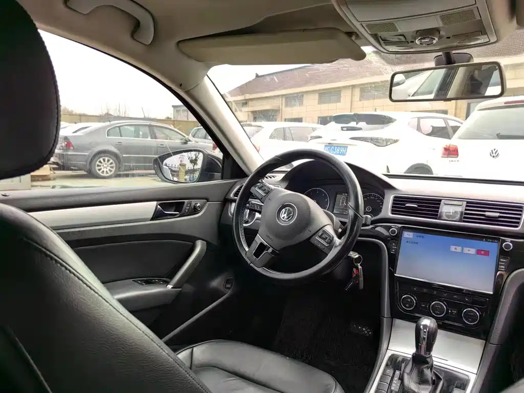 VOLKSWAGEN PASSAT 2015
