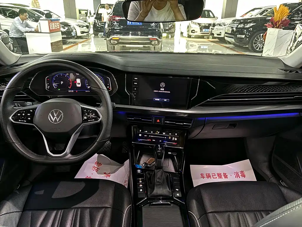 VOLKSWAGEN PASSAT 2023