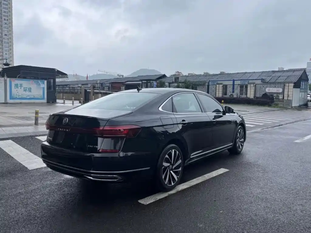 VOLKSWAGEN PASSAT 2022