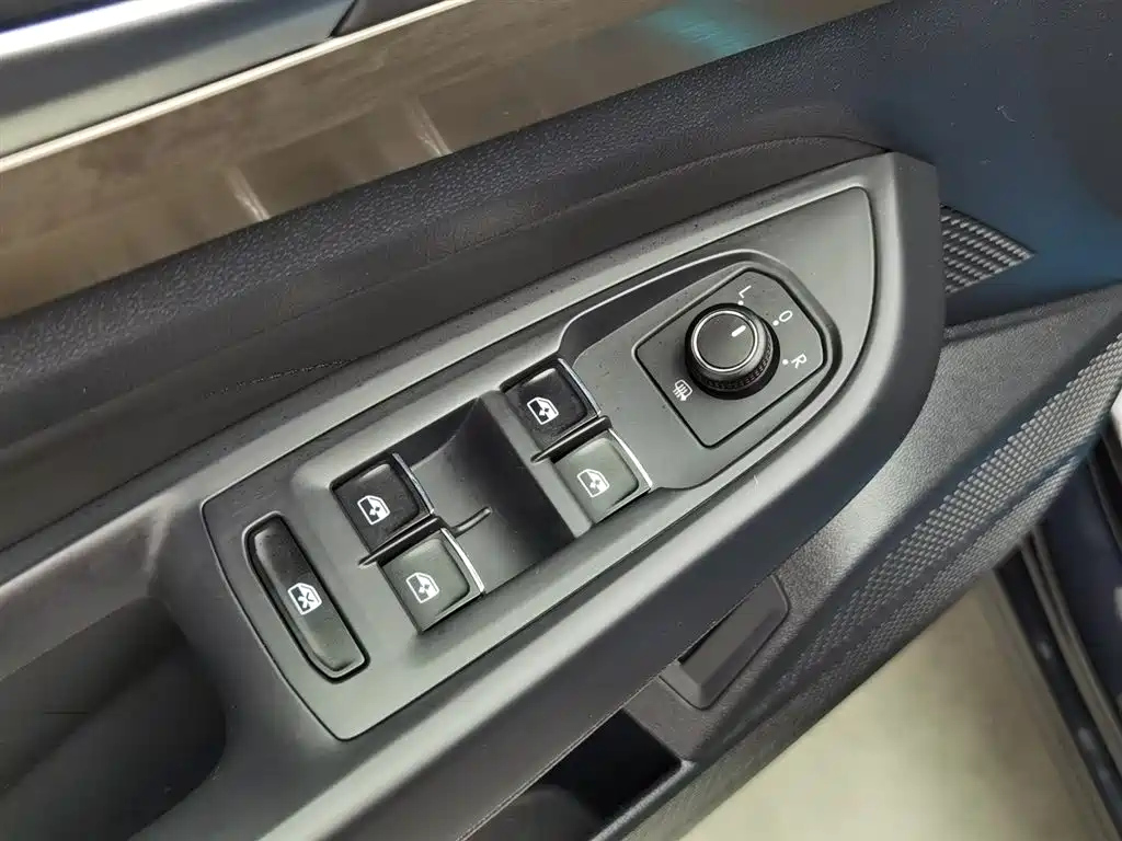VOLKSWAGEN PASSAT 2020