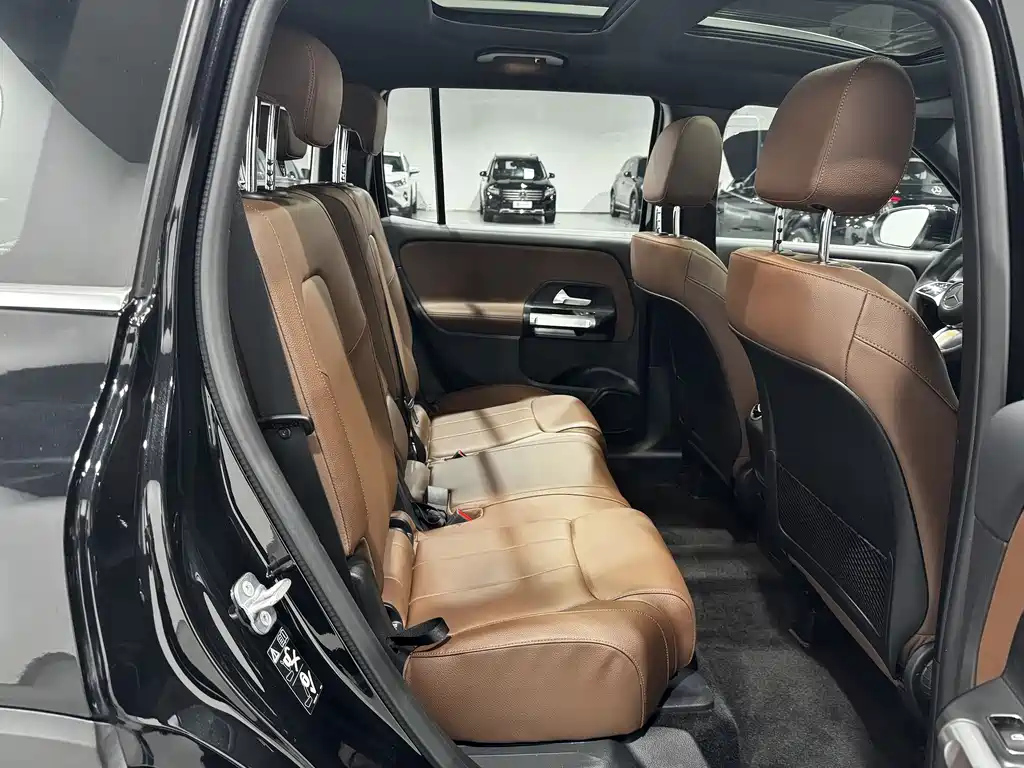 MERCEDES BENZ GLB 2024