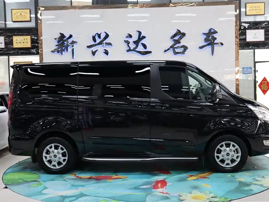 FORD TOUREO 2022