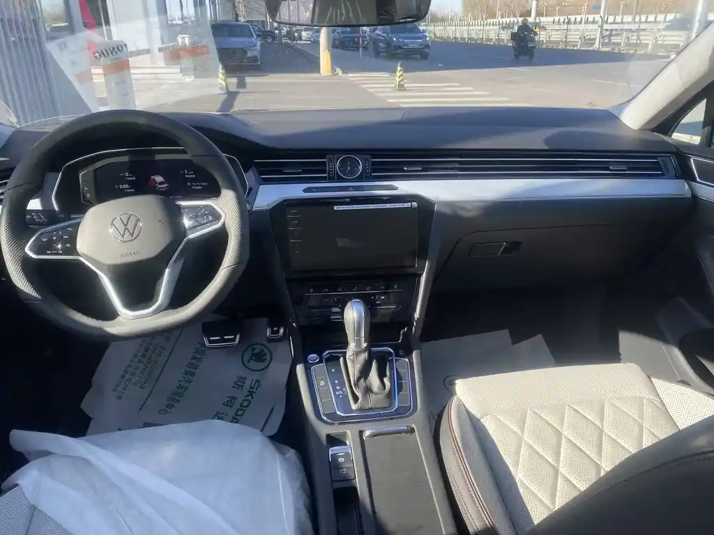 VOLKSWAGEN MAGOTAN 2025