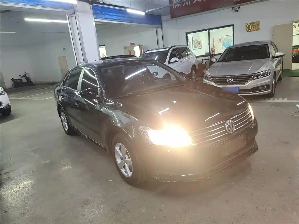 VOLKSWAGEN LAVIDA 2015