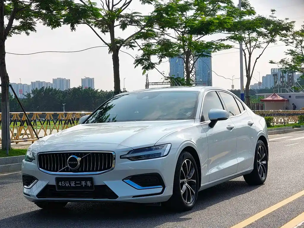 VOLVO S60 2022