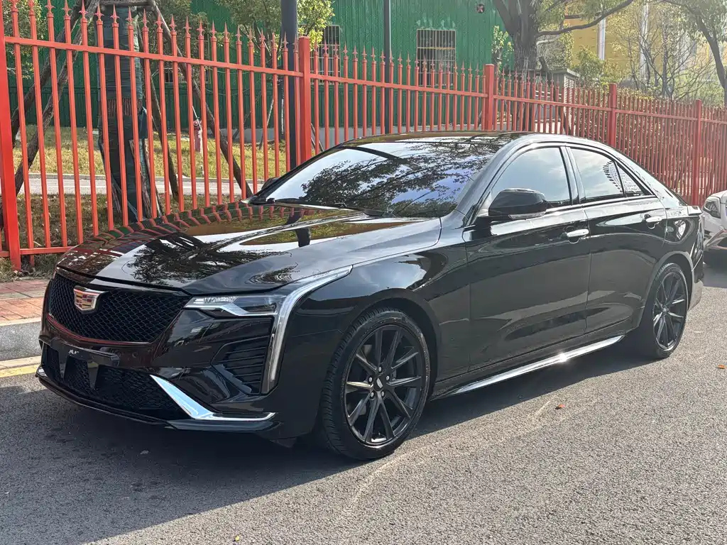 CADILLAC CT4 2022