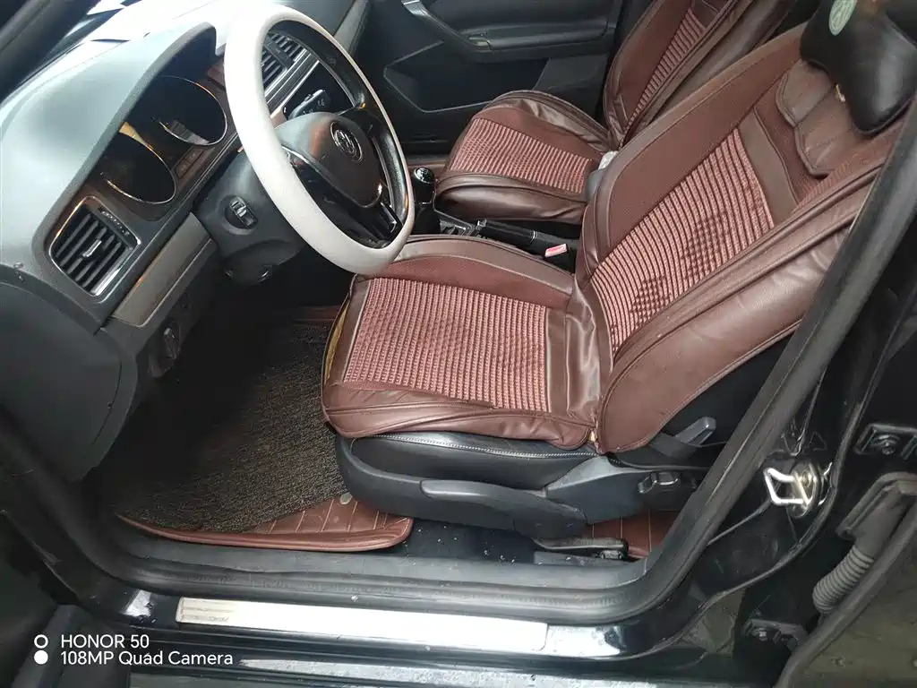VOLKSWAGEN LAVIDA 2015