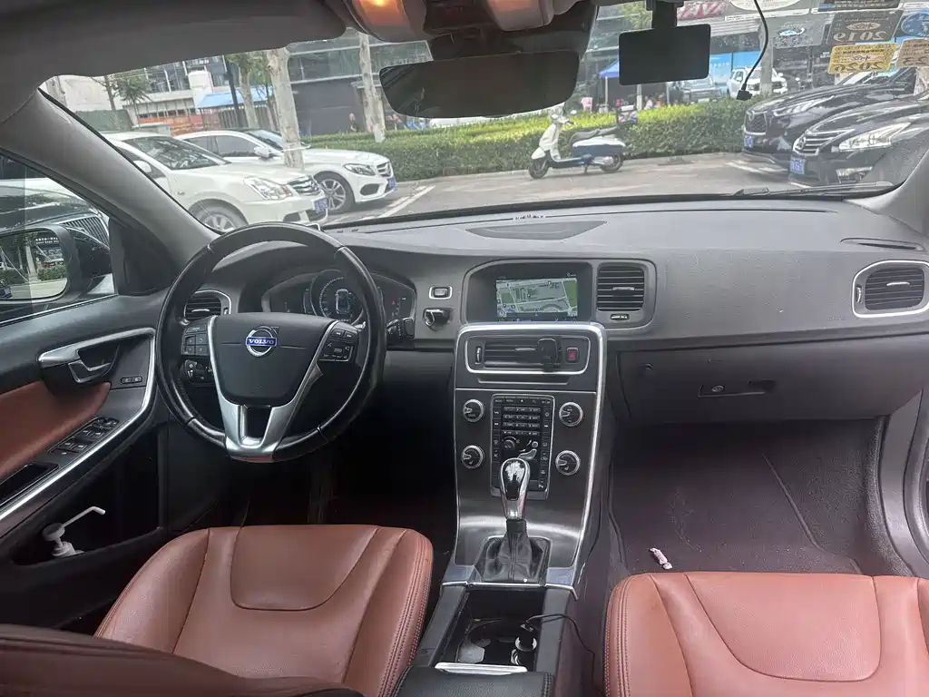VOLVO S60 2015