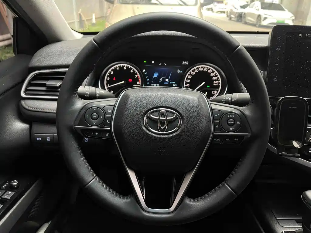TOYOTA CAMRY 2023