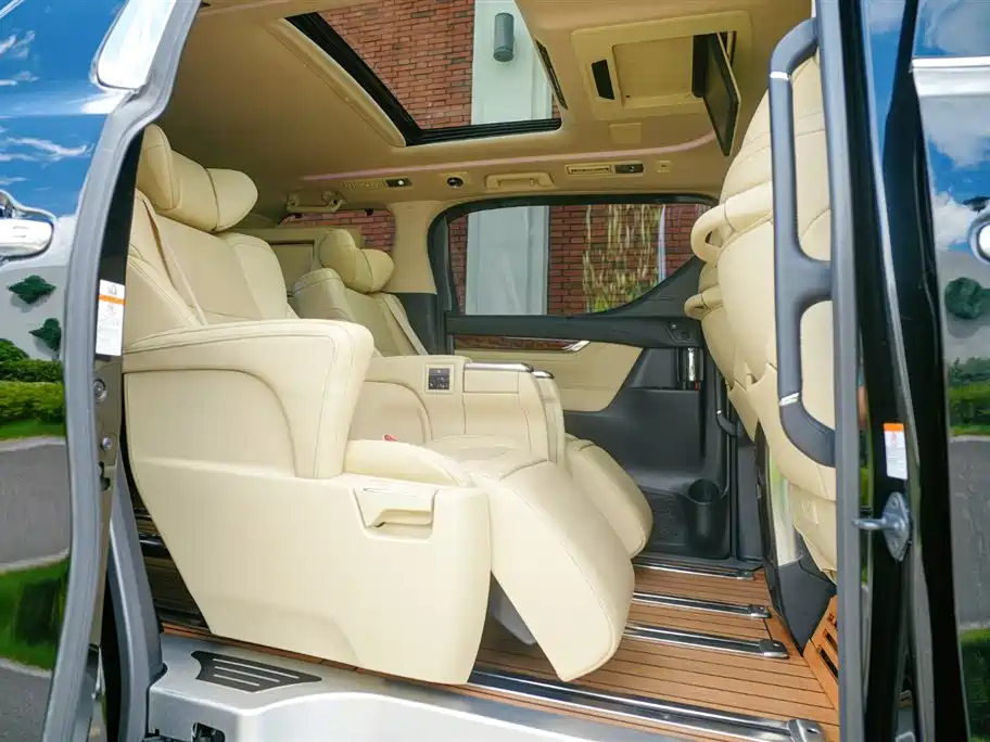 TOYOTA ALPHARD 2018
