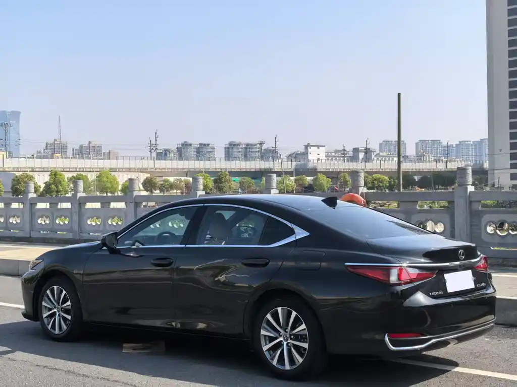 LEXUS ES 2021