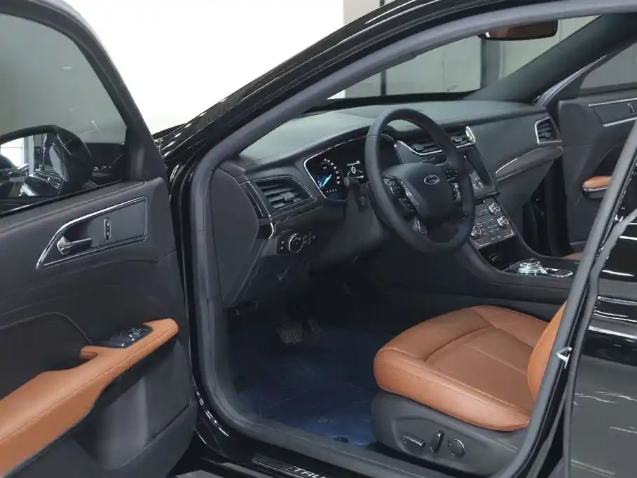 FORD TAURUS 2018