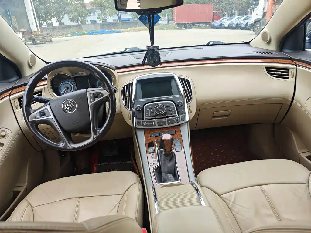 BUICK LACROSSE 2011