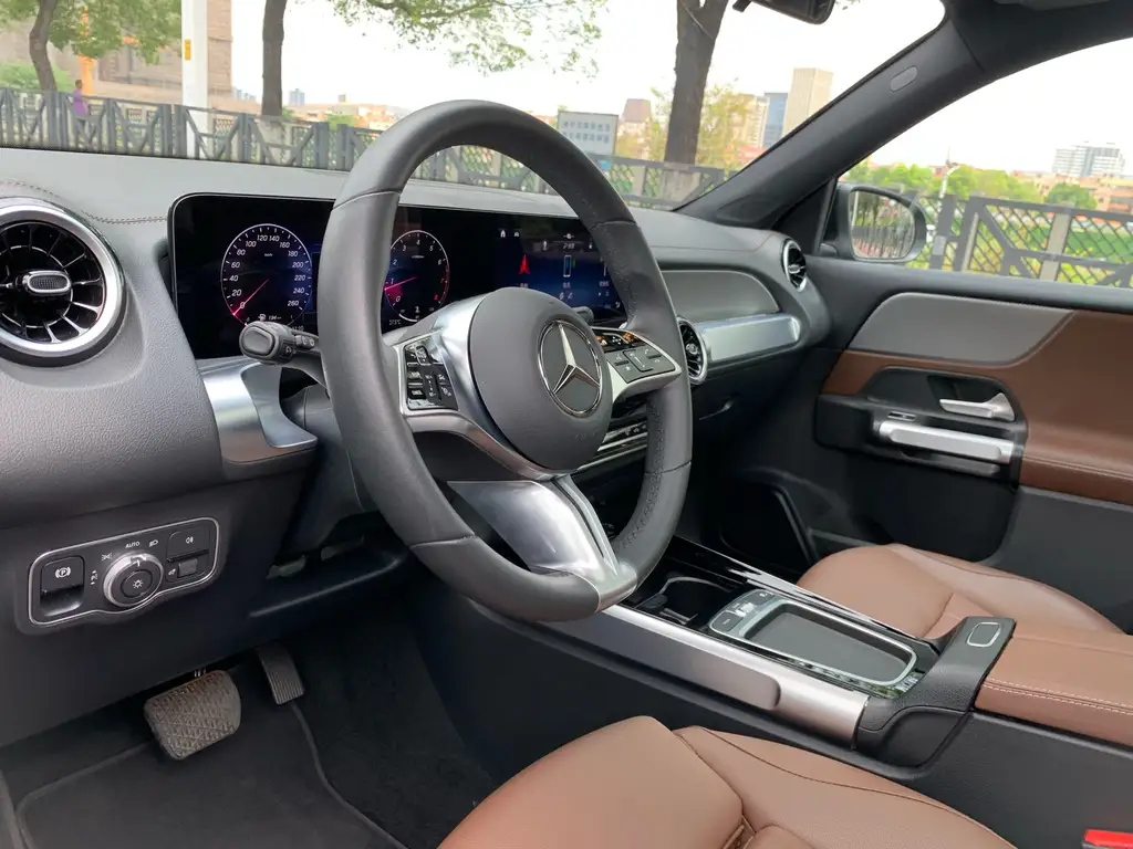 MERCEDES BENZ GLB 2024