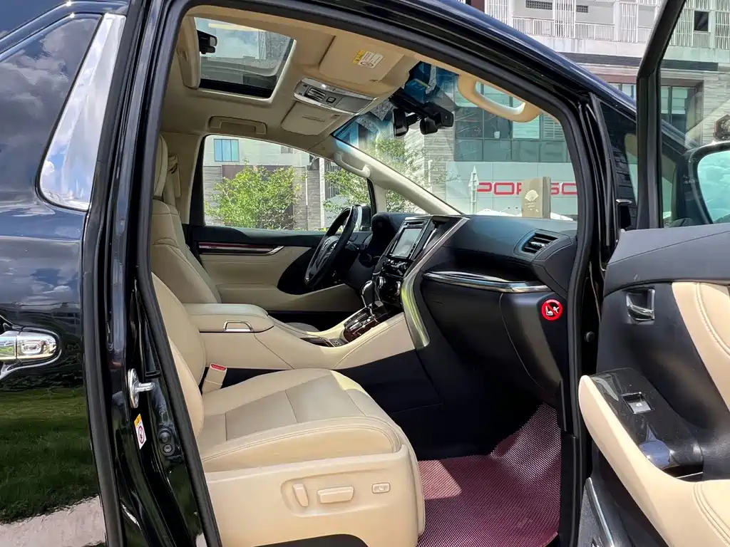 TOYOTA ALPHARD 2015