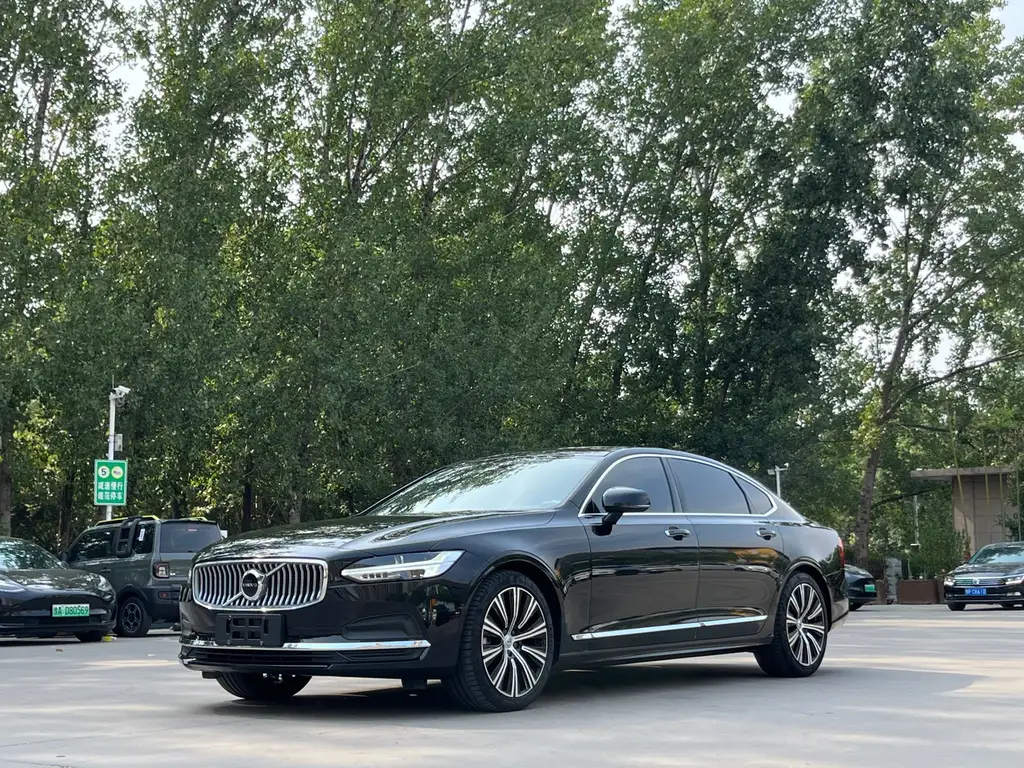 VOLVO S90 2023