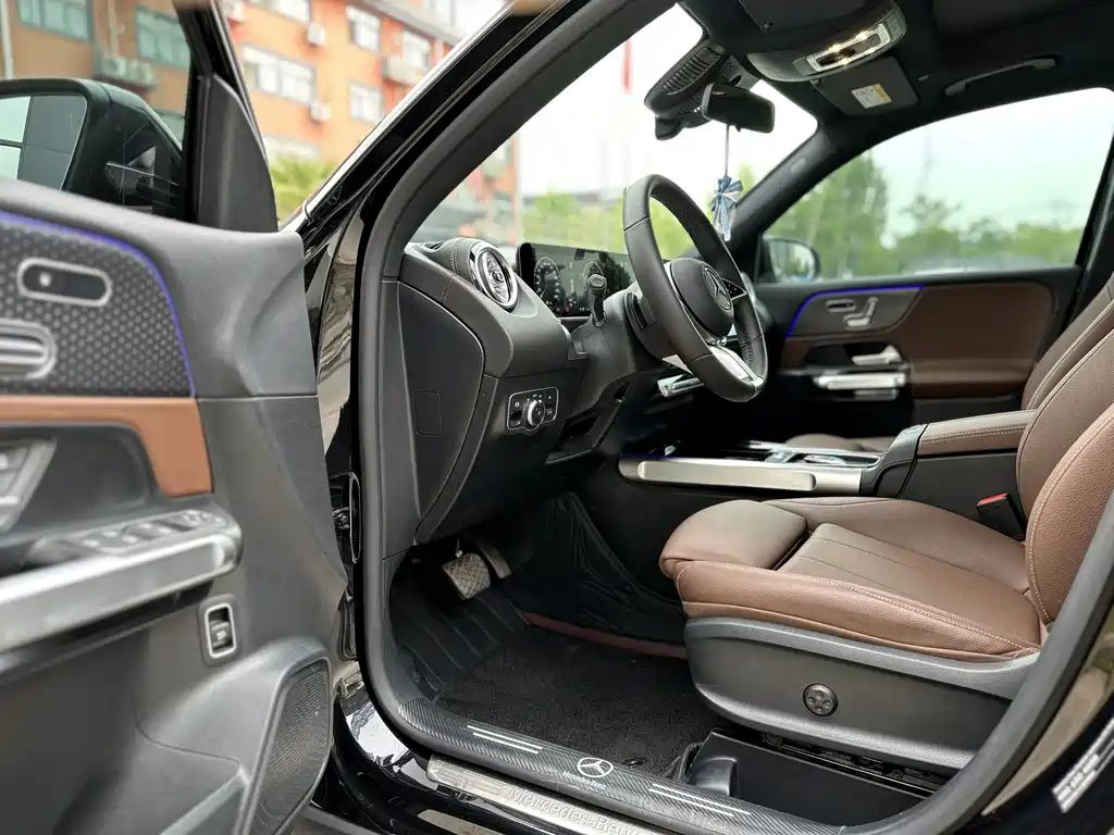MERCEDES BENZ GLB 2024