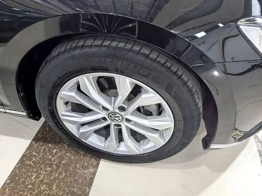 VOLKSWAGEN MAGOTAN 2019