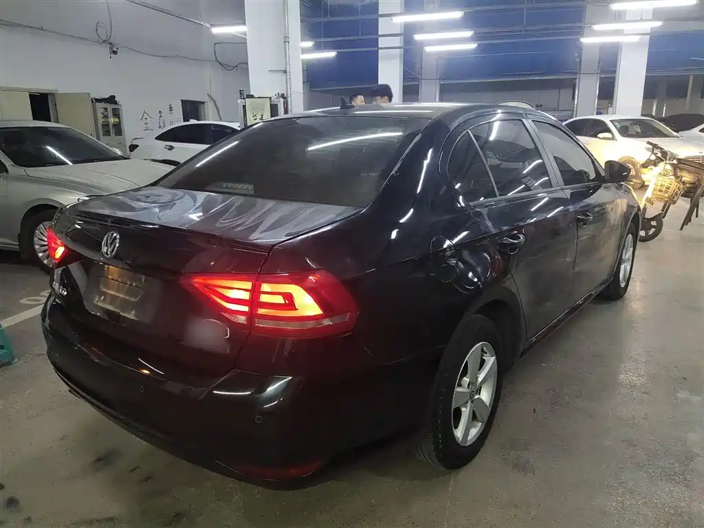 VOLKSWAGEN LAVIDA 2015