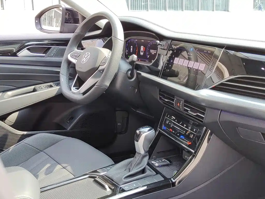 VOLKSWAGEN PASSAT 2025